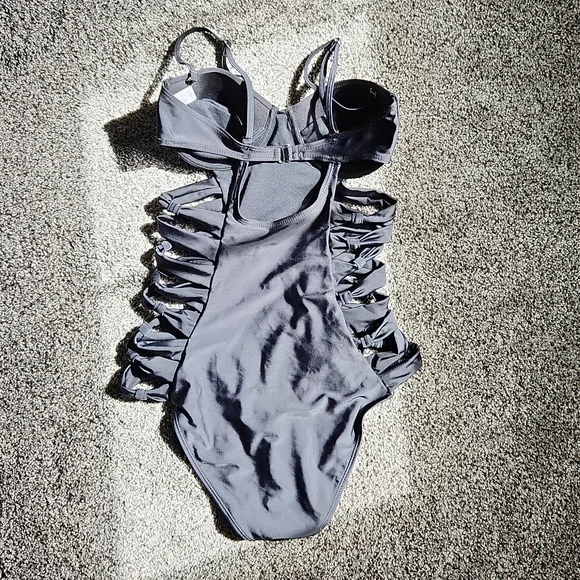 Sexy swimsuit - Picture 2 of 5